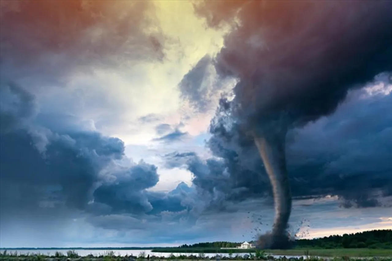 'সিতরং' ঘূর্ণিঝড় নাকি গুজব?