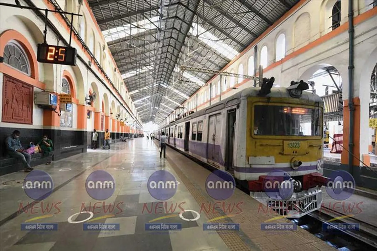 সপ্তাহের শুরুতেই বনগাঁ লাইনে ট্রেন বিভ্রাট