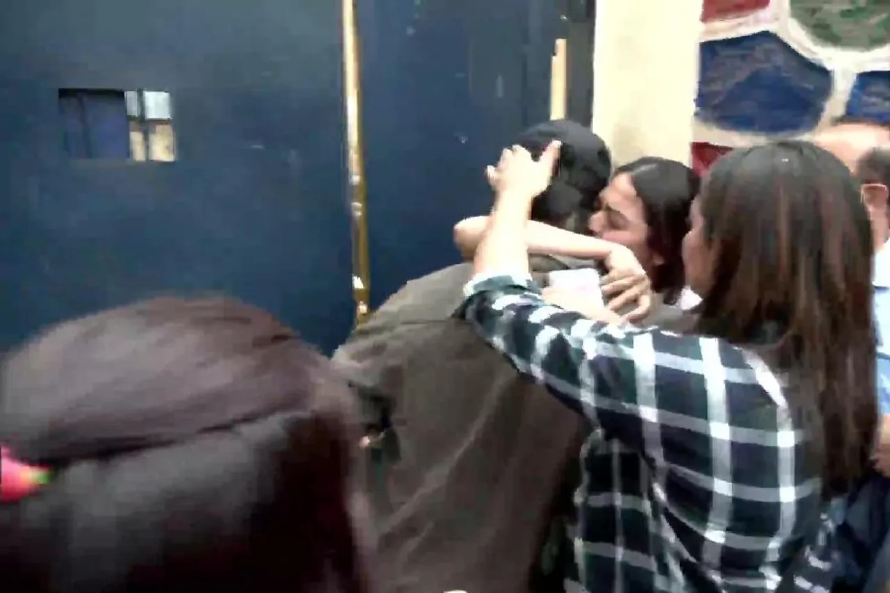 মুক্তি পেলেন শিজান খান- দেখুন ভিডিও