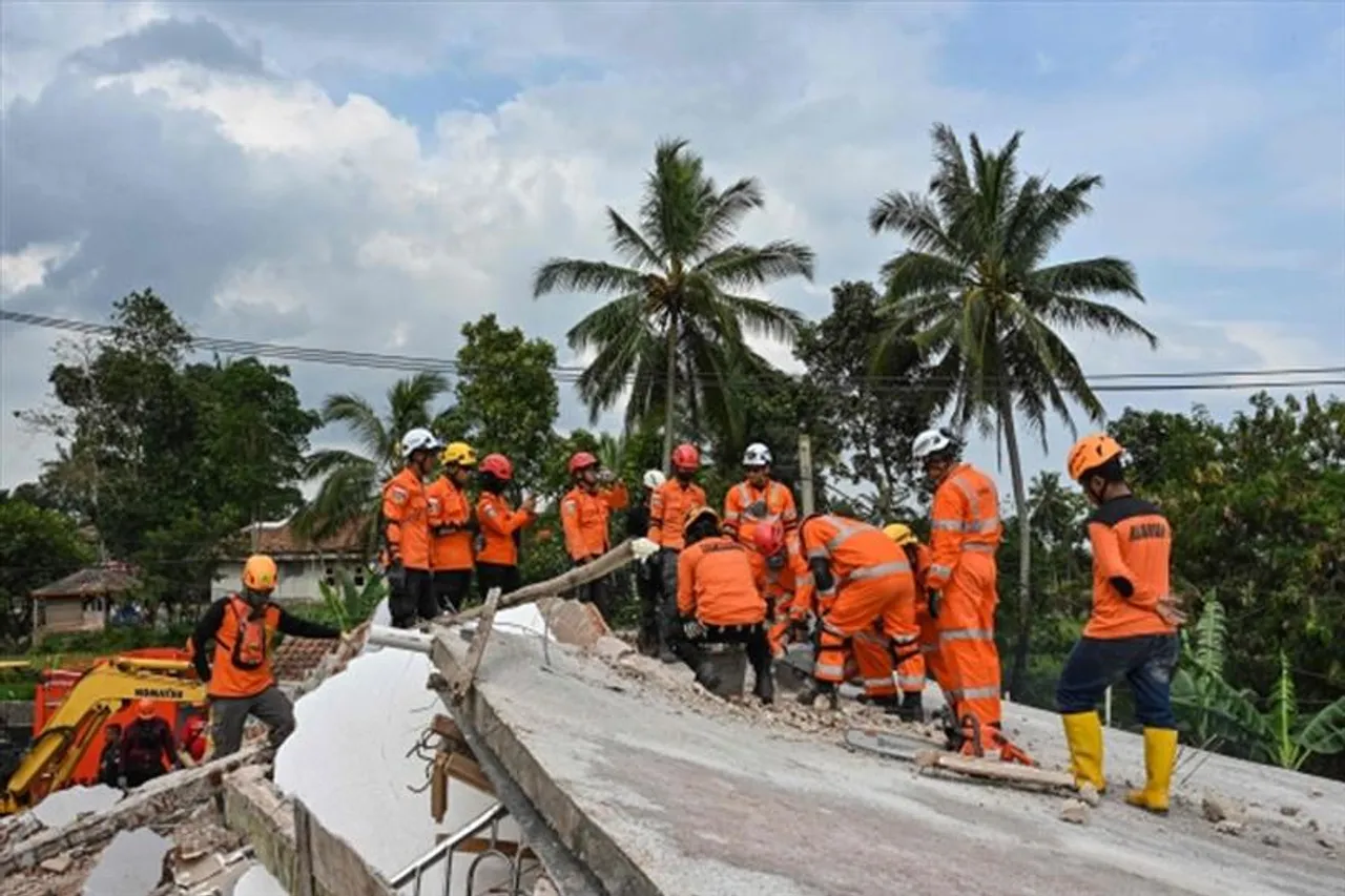 ইন্দোনেশিয়ায় প্রবল ভূমিকম্পে ক্ষতিগ্রস্থদের ক্ষতিপূরণের ঘোষণা