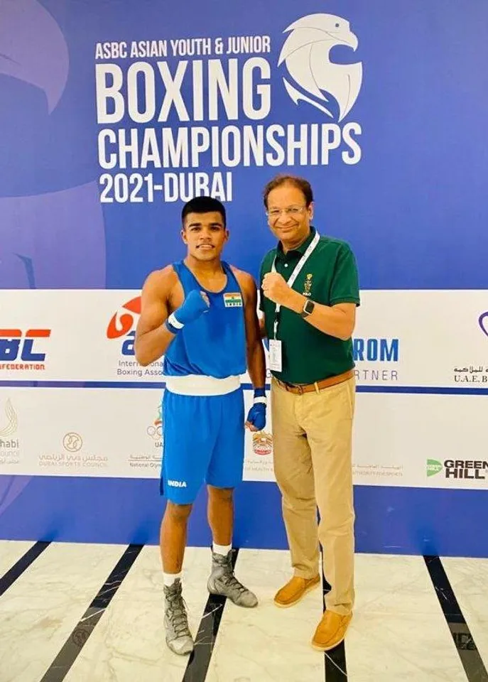 বক্সিং চ্যাম্পিয়নশিপের সেমিফাইনালের আগে সকল ভারতীয় বক্সারের সঙ্গে দেখা করলেন বিএফআই সভাপতি