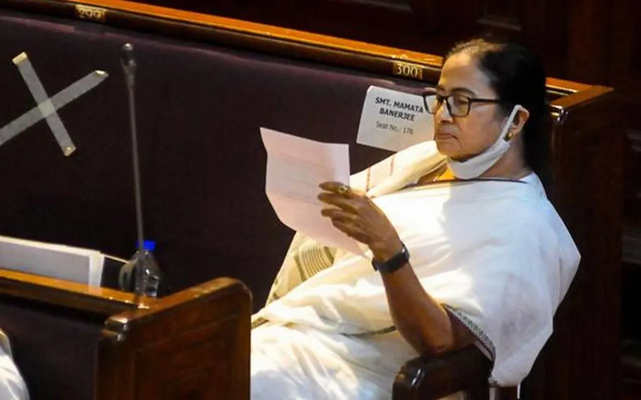 মুখ্যমন্ত্রীর দায়িত্ব ছাড়াও গুরুত্বপূর্ণ ৮ দফতর সামলাচ্ছেন মমতা