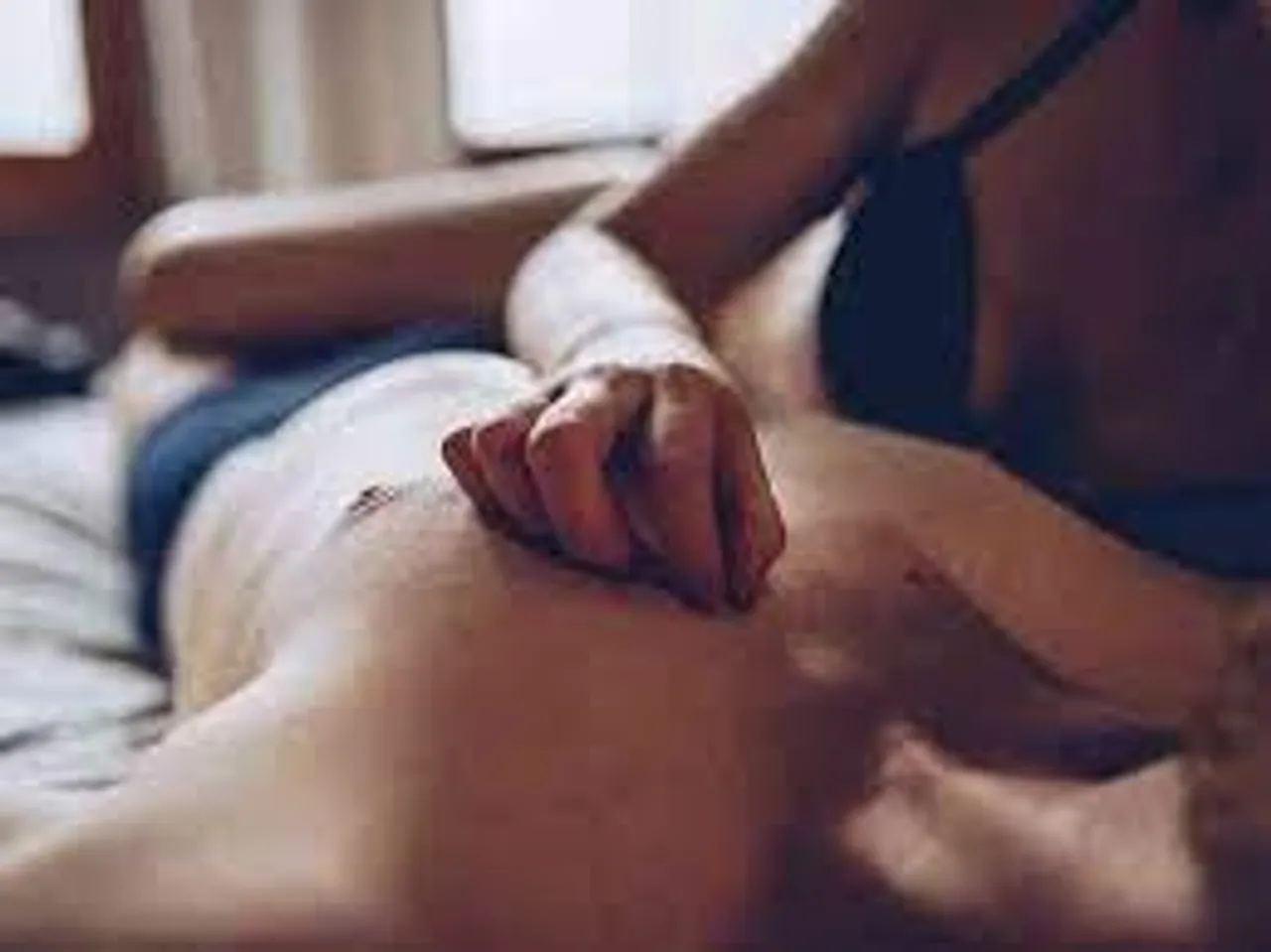 নিজের করে চেপে ধরুন