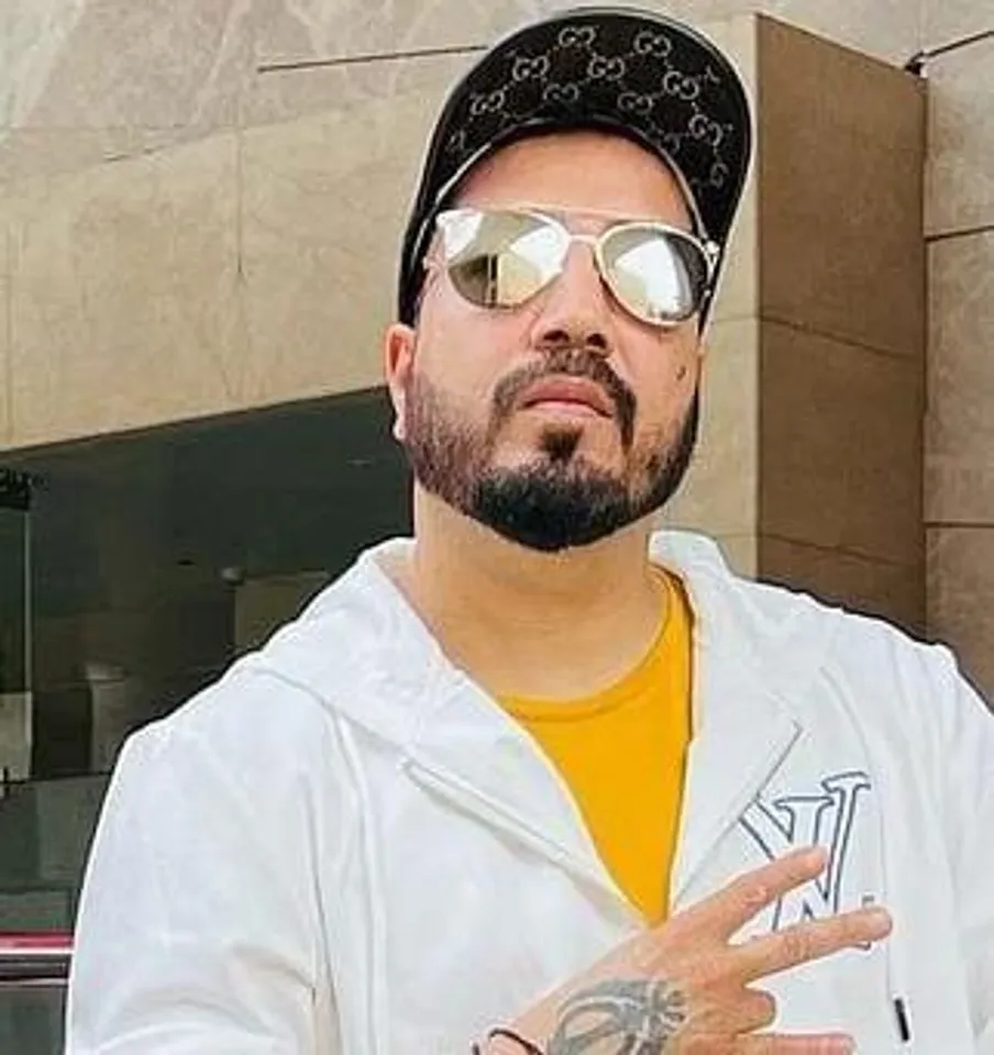 প্রথম ভারতীয় গায়ক হিসেবে ব্যক্তিগত দ্বীপ কিনলেন মিকা সিং