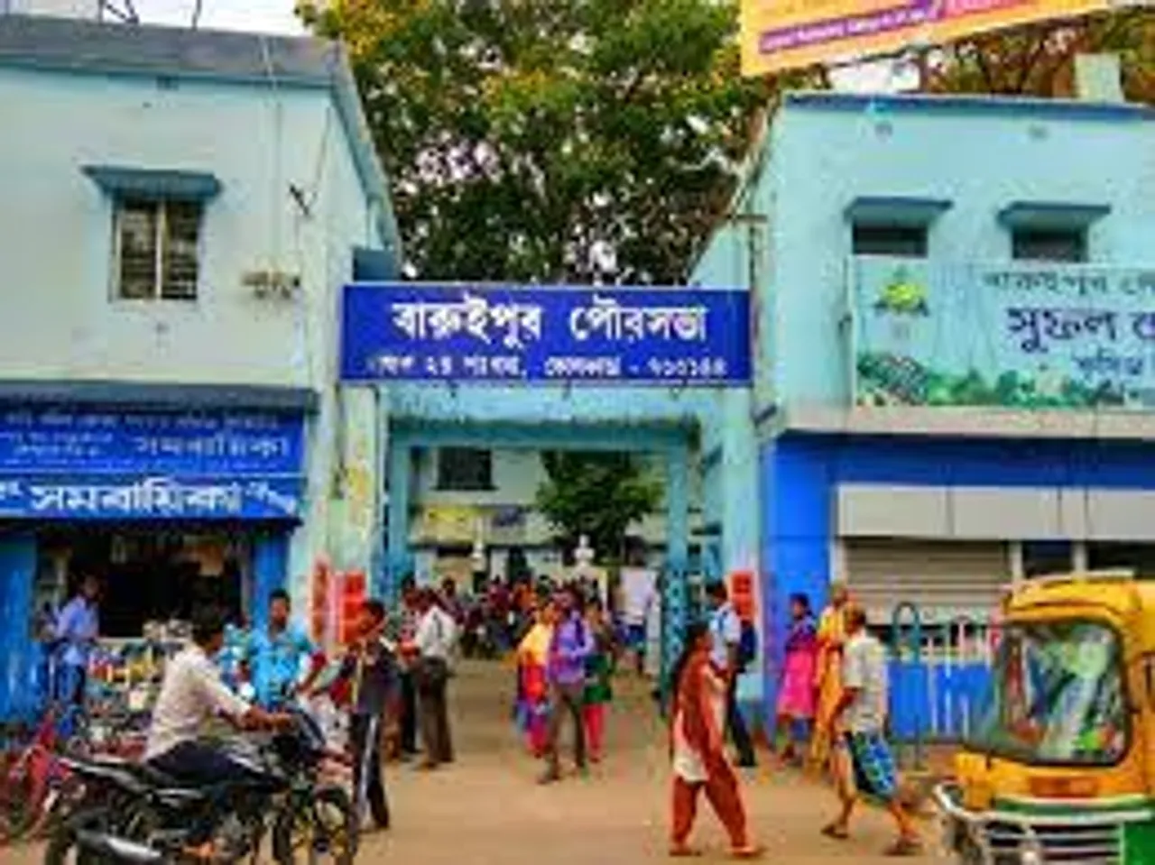 বারুইপুরে সরকারের ফিল্মসিটি প্রকল্প এলাকা পরিদর্শনে গিয়ে বিক্ষোভের মুখে তিন মন্ত্রী