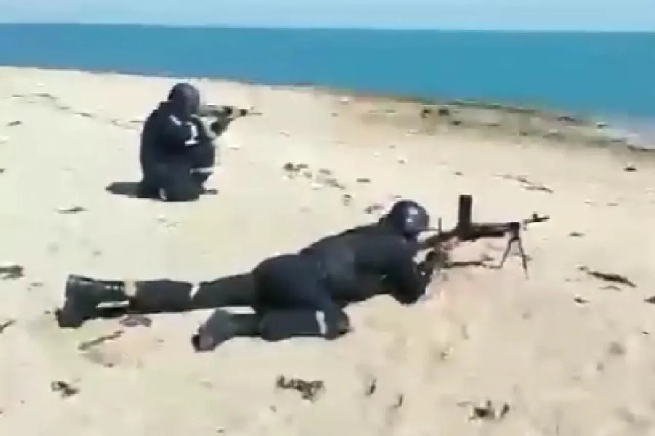 মঙ্গলবারও চলছে ভারতীয় কোস্ট গার্ডের মহড়া, দেখুন ভিডিও-