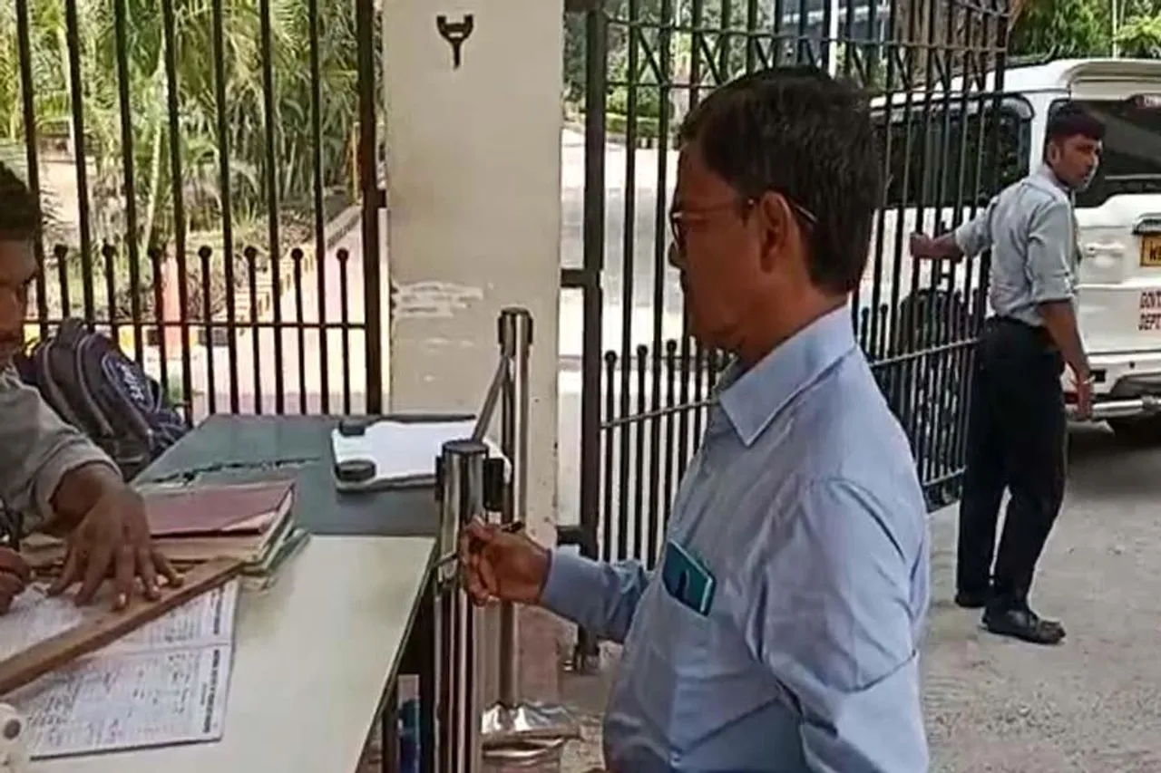 বীরভূম জেলার মুখ্য স্বাস্থ্য আধিকারিক চিকিৎসক হিমাদ্রি কুমার আড়িকে তলব সিবিআইয়ের