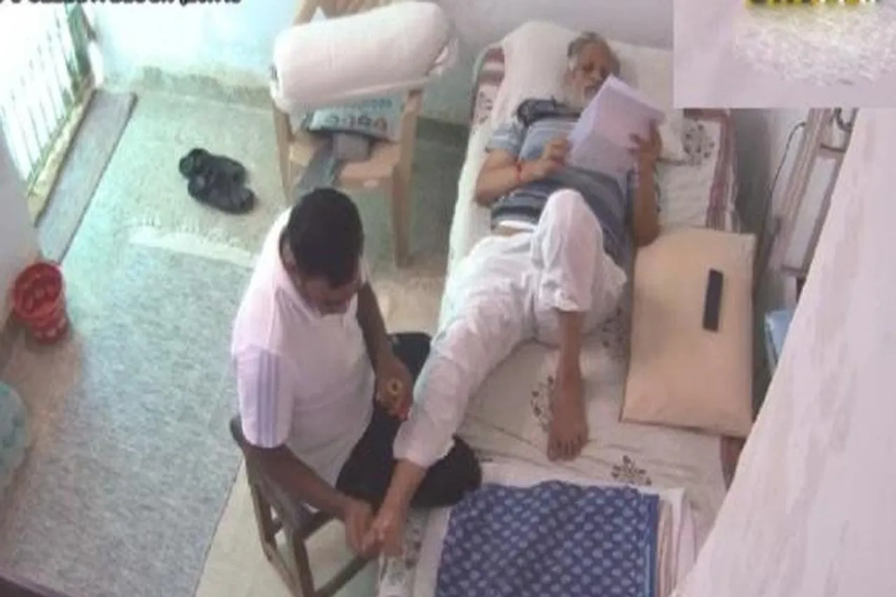 ফিজিওথেরাপিস্ট নয়, নাবালিকা ধর্ষণে অভিযুক্ত করছিল সত্যেন্দ্র জৈনকে মালিশ !