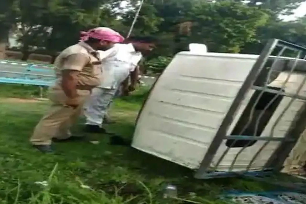 ফের বেপোরয়া গতির কারণে দুর্ঘটনায় গুরুতর আহত ১৯