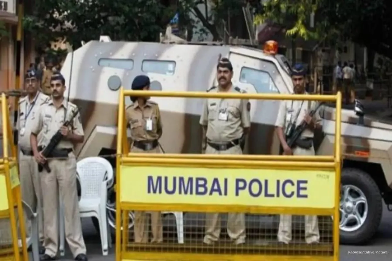 স্ত্রীকে হত্যা করে পুলিশের কাছে আত্মসমর্পণ স্বামীর