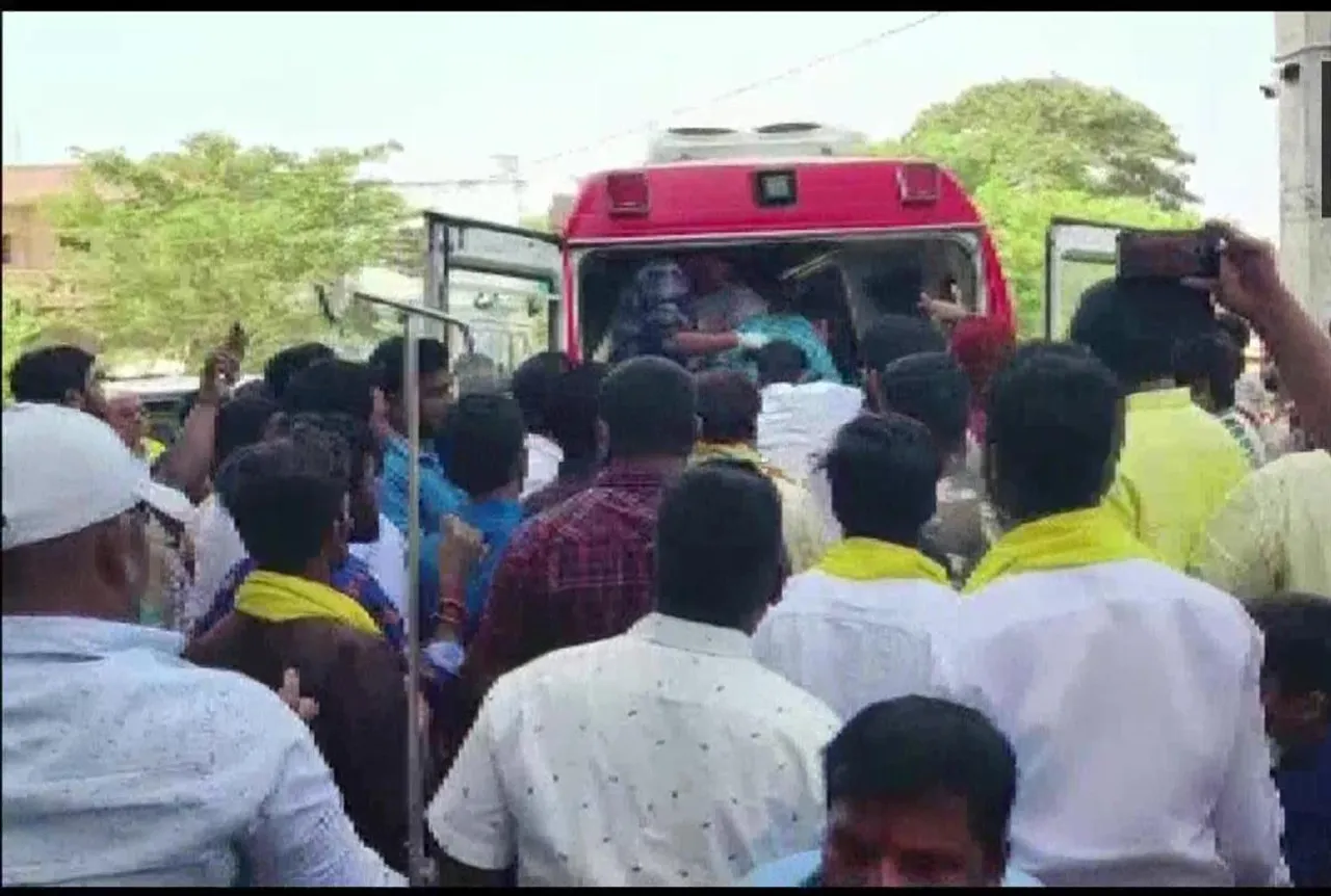 পদযাত্রার সময় গুরুতর অসুস্থ  অভিনেতা
