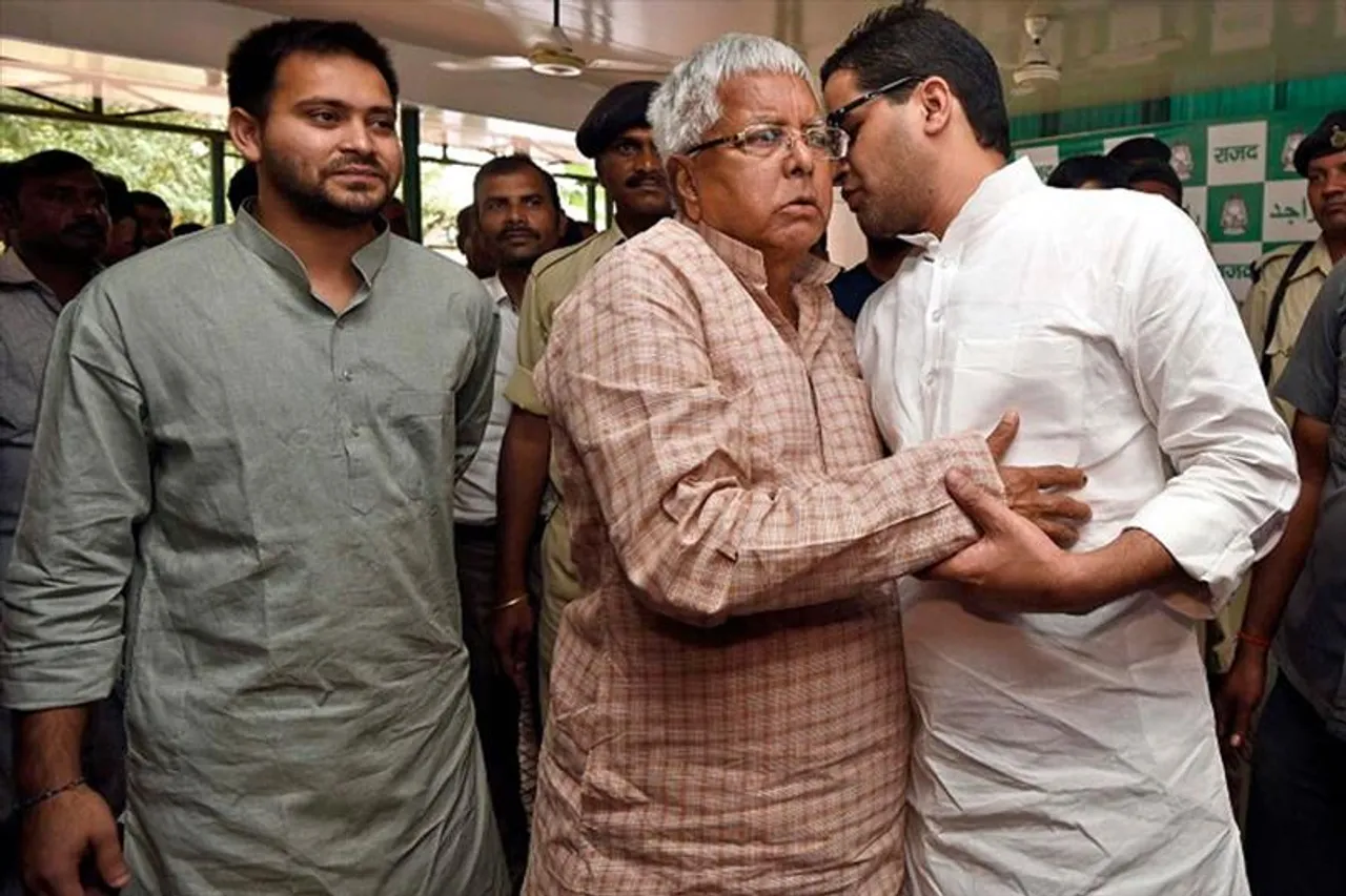 তেজস্বী যাদবকে মুখ্যমন্ত্রীর করার দাবি ভোটকুশলীর