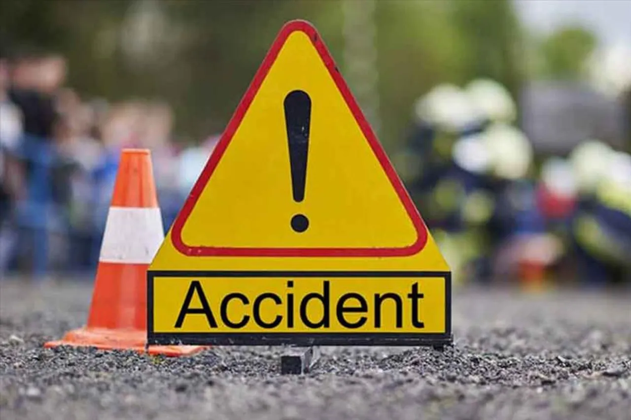 নিয়ন্ত্রণ হারিয়ে একের পর এক ধাক্কা বিএসএফের গাড়ির, জখম ৮