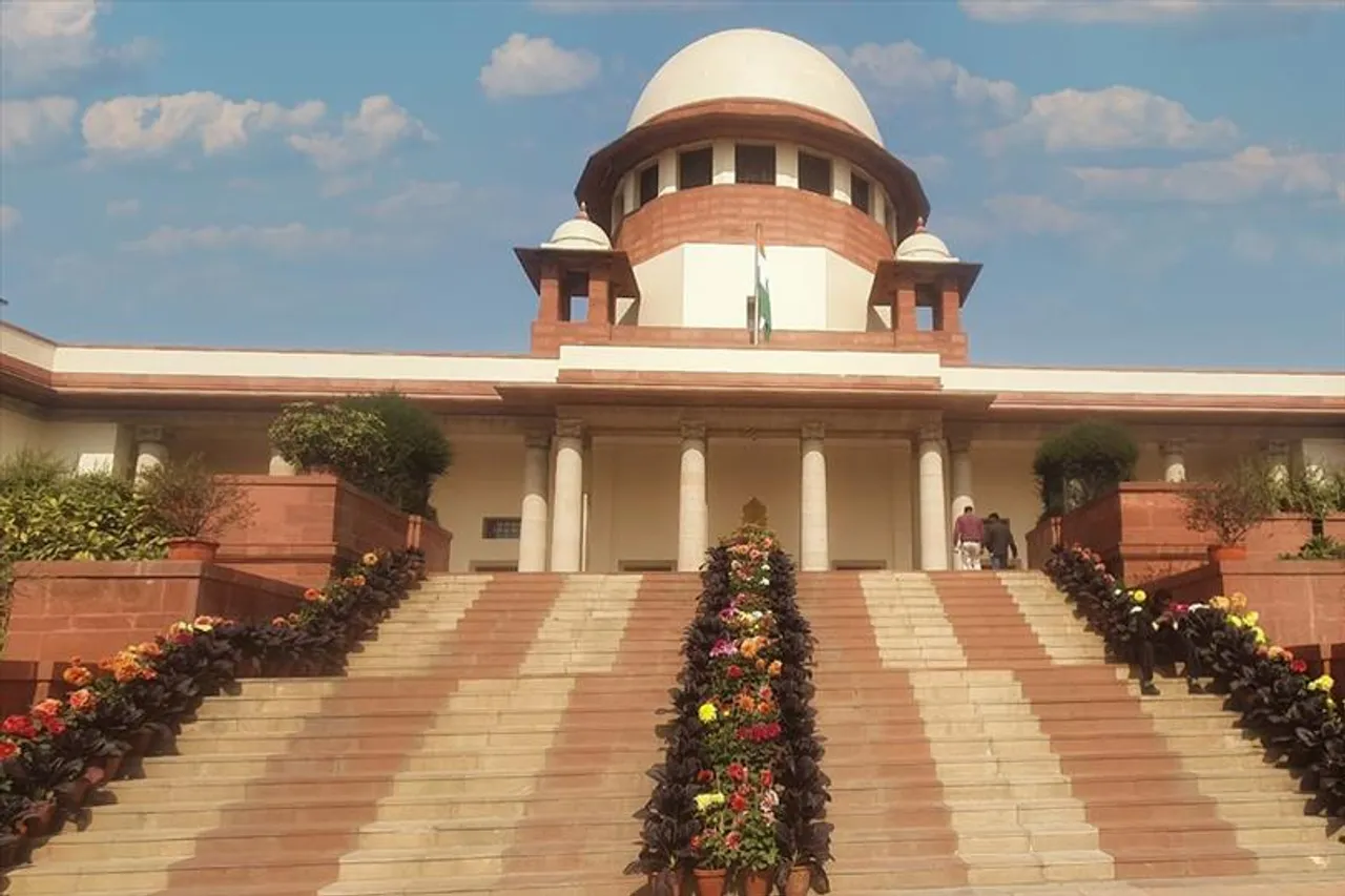 স্কুলের নির্দিষ্ট ইউনিফর্ম ঠিক করার ক্ষমতা অস্বীকার করা যাবে না : সুপ্রিম কোর্ট