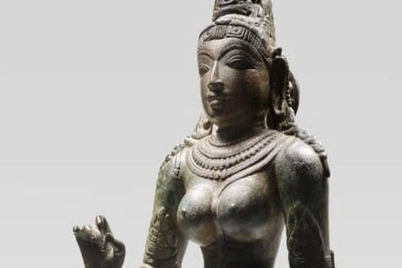 লন্ডনের নিলামঘর থেকে উদ্ধার দ্বাদশ শতাব্দীর পার্বতী মূর্তি