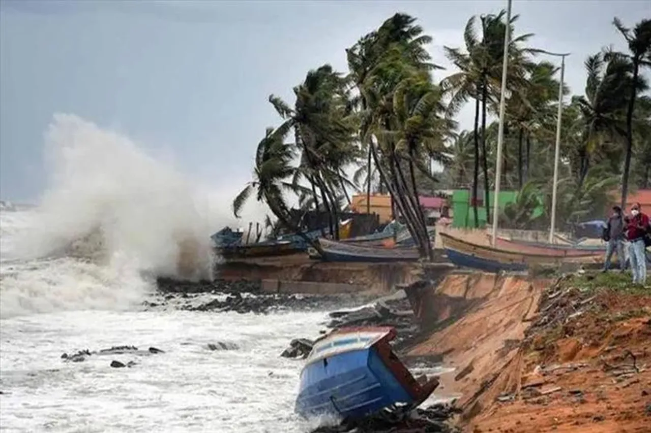 সিত্রাং-এর পর এবার ধেয়ে আসছে ঘূর্ণিঝড় ম্যান্দোস!