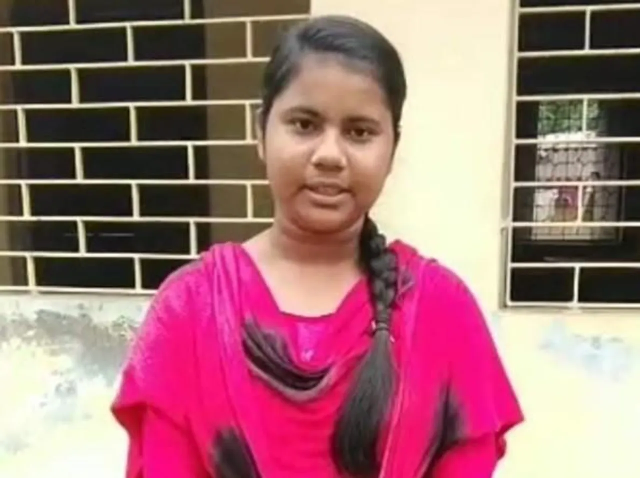 নিজের প্রাথমিক লক্ষ্য পূরণের দিকে একধাপ এগিয়েছে দরিদ্র পরিবারের মেয়ে বর্ষা