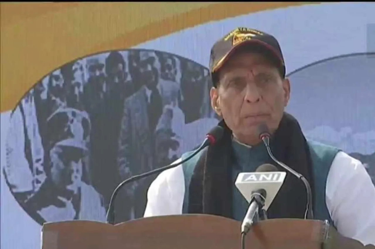 মাথা নত করলেন রাজনাথ সিং