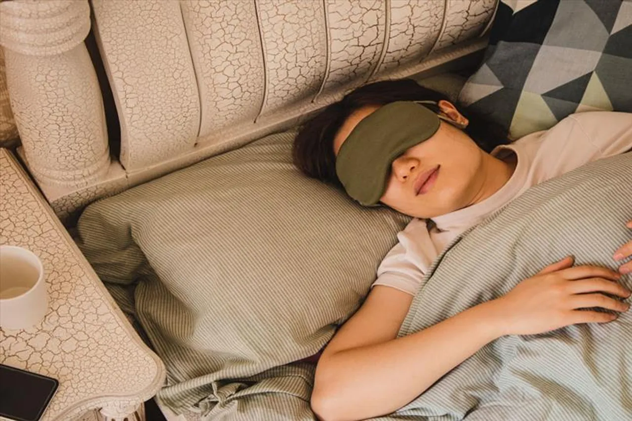 ঘুমিয়ে টাকা কামাতে চান? লোক খুঁজছেন এই সংস্থা