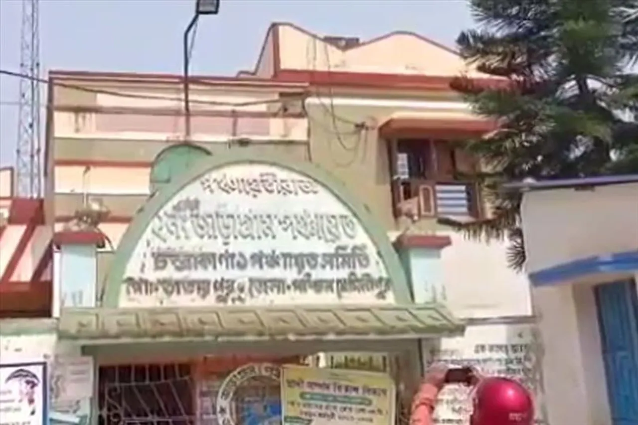 দলীয় কার্যালয় নির্মাণকে ঘিরে প্রকাশ্যে তৃণমূলের গোষ্ঠী কোন্দল