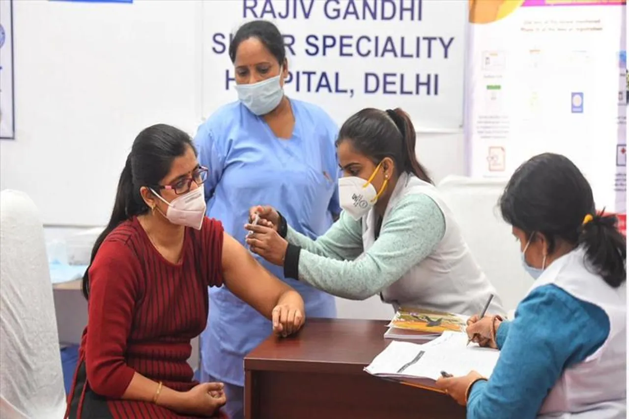 'দেশে লকডাউনের পরিস্থিতি হবে না', বলছেন বিশেষজ্ঞরা