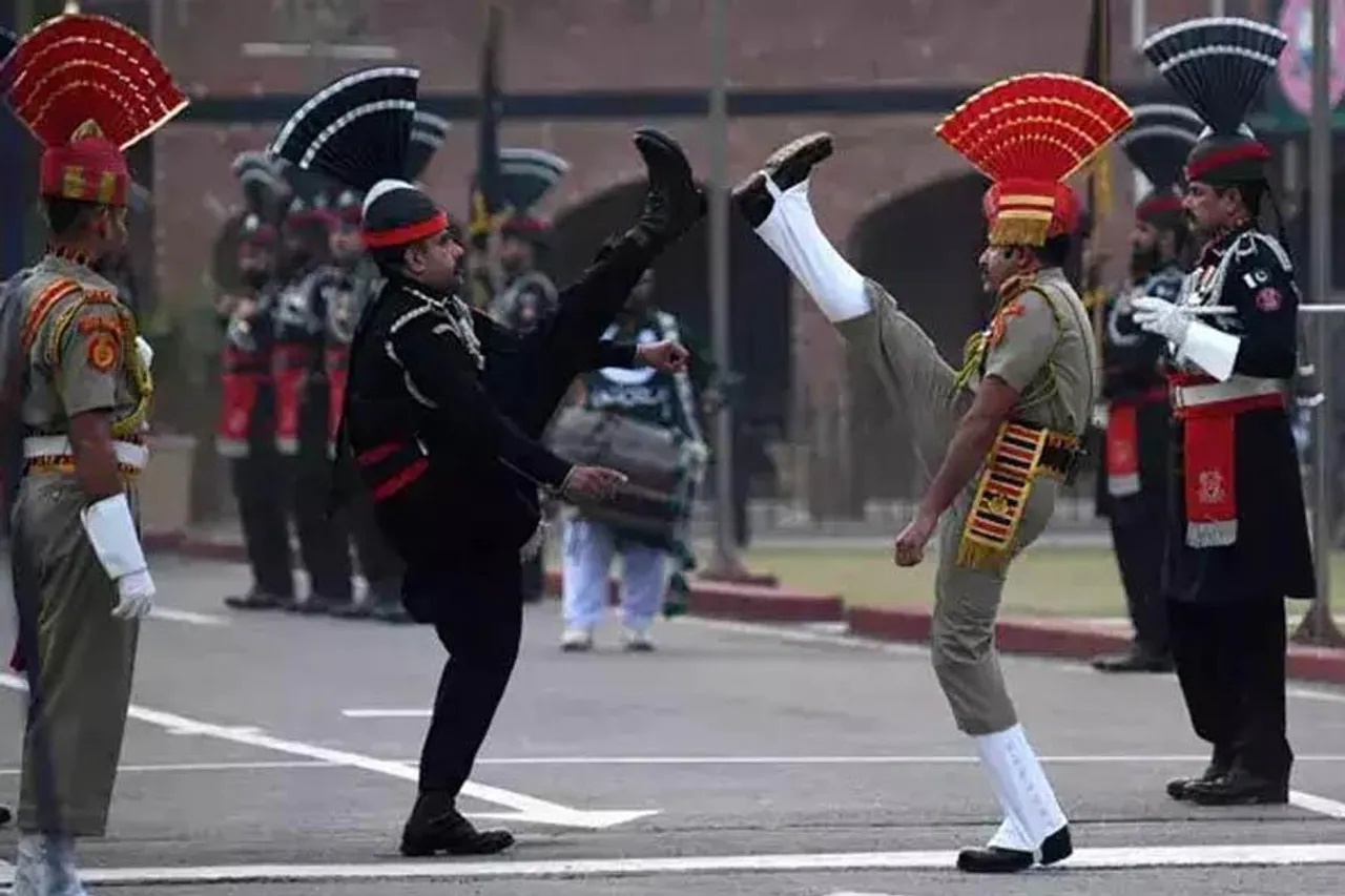 ওয়াঘা বর্ডারে শুরু বিটিং রিট্রিট, দেখুন ভিডিও