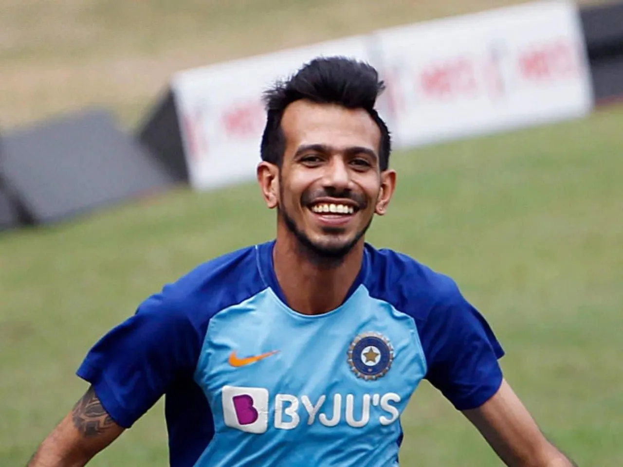 কোমর দোলালেন যুজি