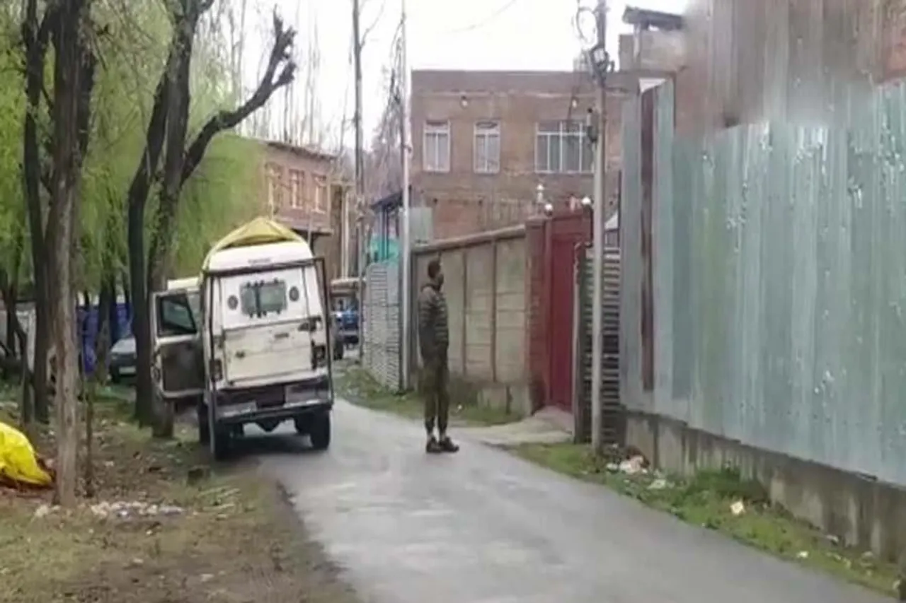 জঙ্গিদের সাহায্যের জন্য কোটি কোটি টাকা ব্যয়! চাঞ্চল্যকর তথ্য নড়েচড়ে বসেছে প্রশাসন