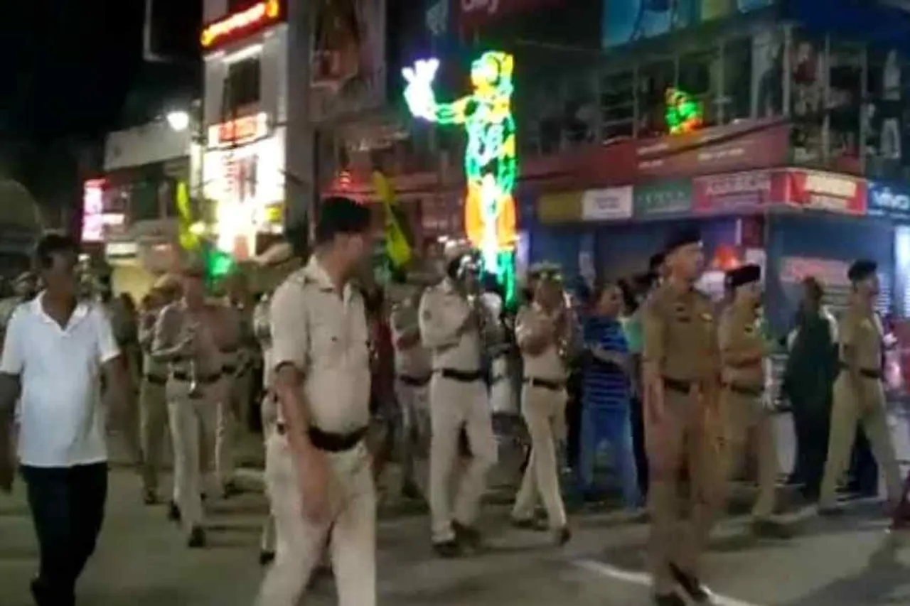 প্রতিমা বিসর্জনে বিশেষ আকর্ষণ, পুলিশের পরিচালনায় ব্যান্ডপার্টি- দেখুন ভিডিও