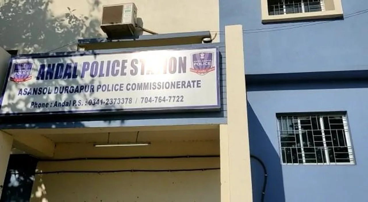 ছাত্রীর সঙ্গে অশ্লীল আচরণের অভিযোগে আটক গৃহশিক্ষক