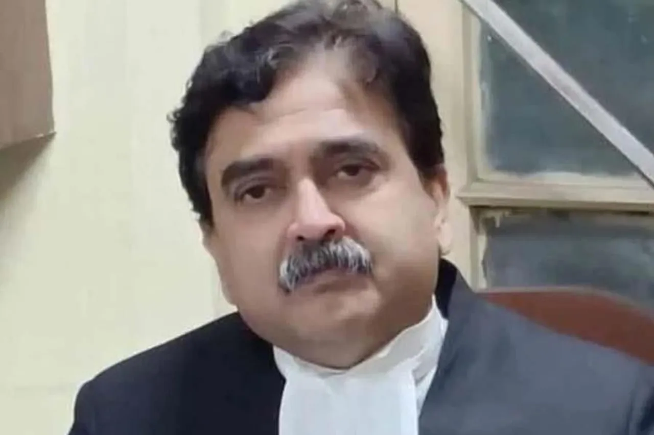 মানিক ভট্টাচার্যকে এক সপ্তাহের মধ্যে জিজ্ঞাসাবাদের নির্দেশ দিলেন বিচারপতি গঙ্গোপাধ্যায়