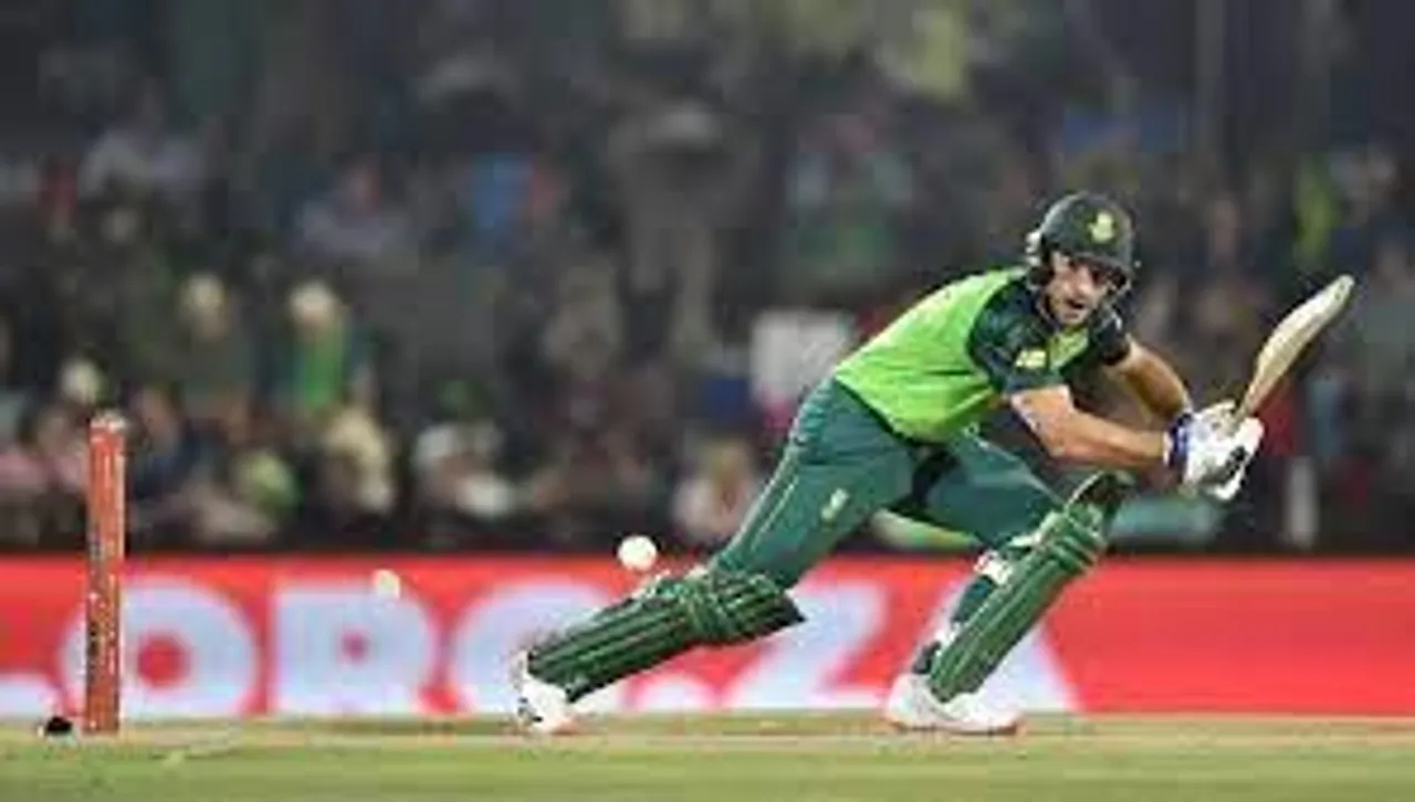 মাঠ থেকে ছিটকে গেলেন মালান