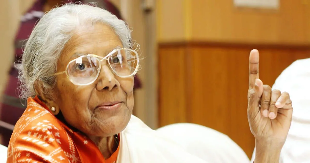 গুরুতর অসুস্থ সন্ধ্যা মুখোপাধ্যায়, নিয়ে যাওয়া হচ্ছে হাসপাতালে