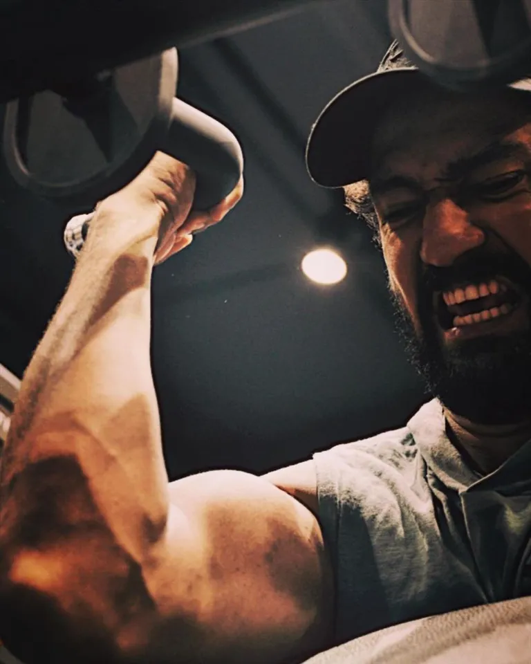 সোশ্যাল মিডিয়ায় ভাইরাল ভিকি কৌশলের ওয়ার্ক আউট ভিডিও