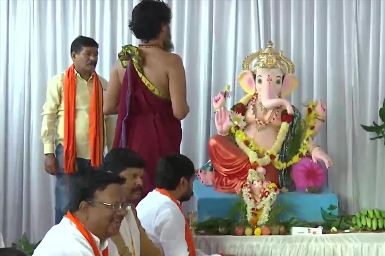 ঈদগাহ প্রাঙ্গনে বসানো হল গণেশের মূর্তি