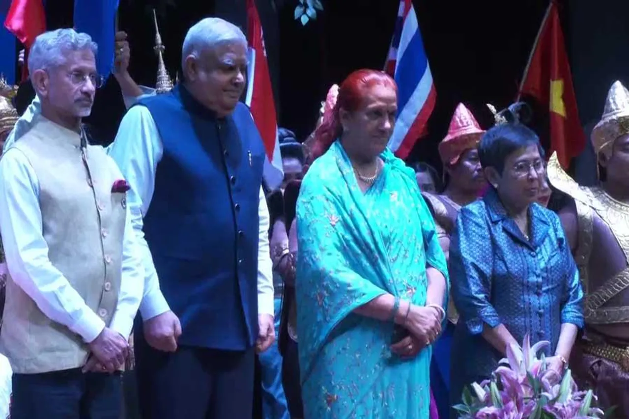 কম্বোডিয়ায় মহাভারত-ভিত্তিক একটি অনুষ্ঠানে যোগ দিলেন সস্ত্রীক ধনখড়