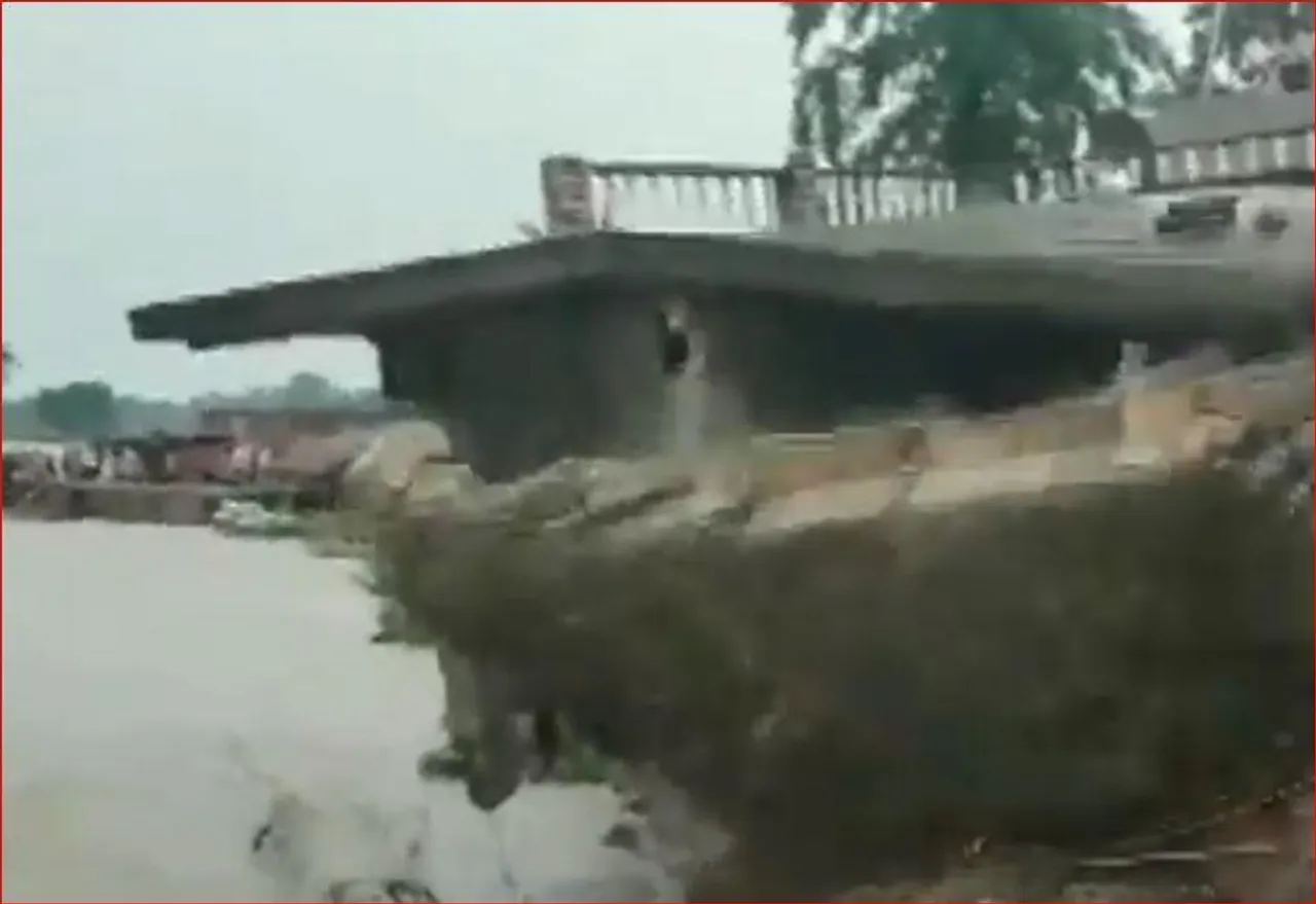 ভারী বৃষ্টিতে বিপর্যস্ত বিহার, ভেঙে পড়ছে ঘর-বাড়ি