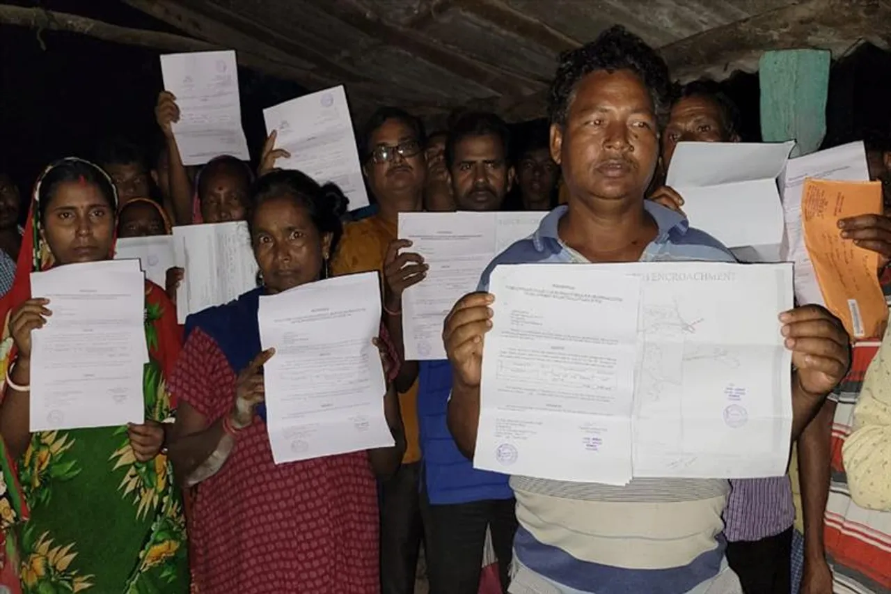 চার হাজার পরিবারকে উচ্ছেদের নোটিশ, জেলা শাসকের দফতরে ডেপুটেশন