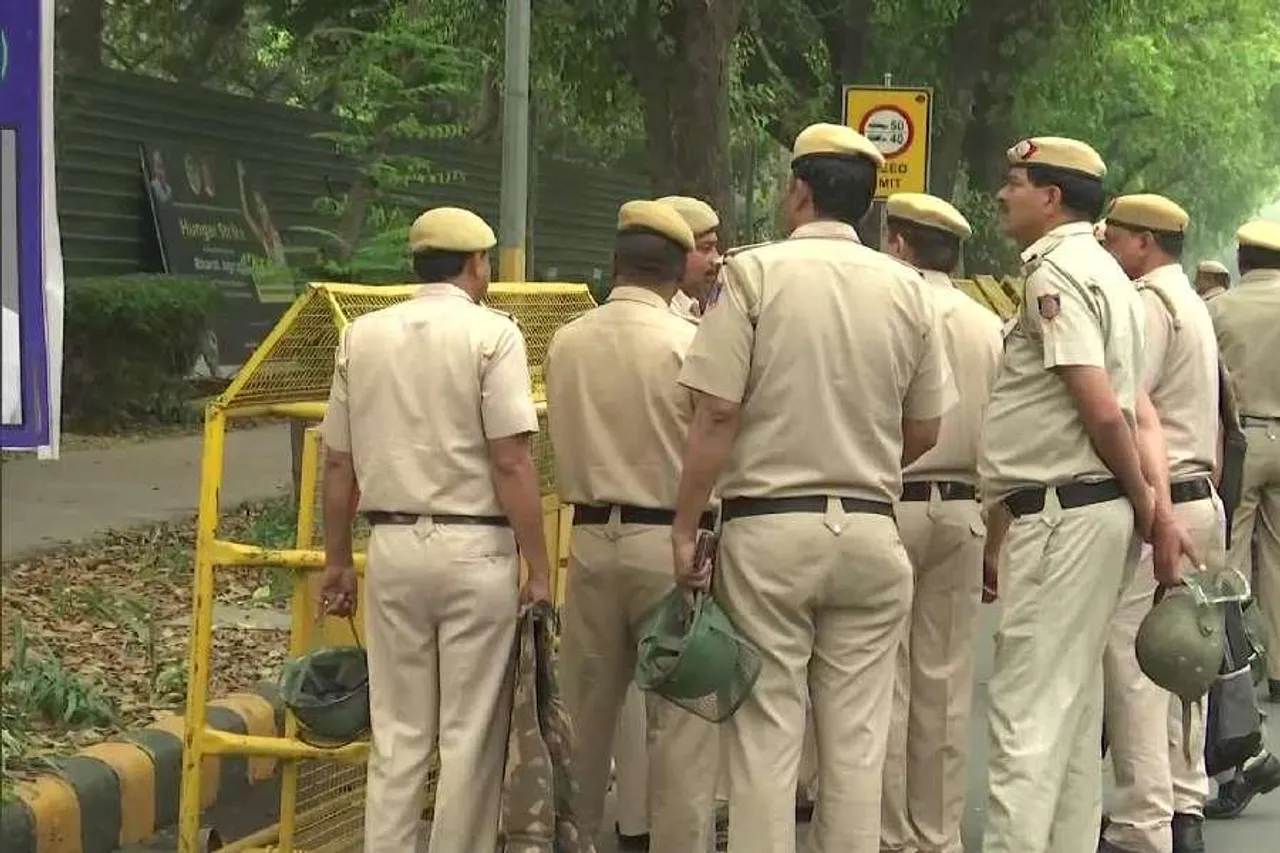 ইডির তদন্ত: মুখ্যমন্ত্রীর বাসভবনের বাইরে কড়া নিরাপত্তা মোতায়েন