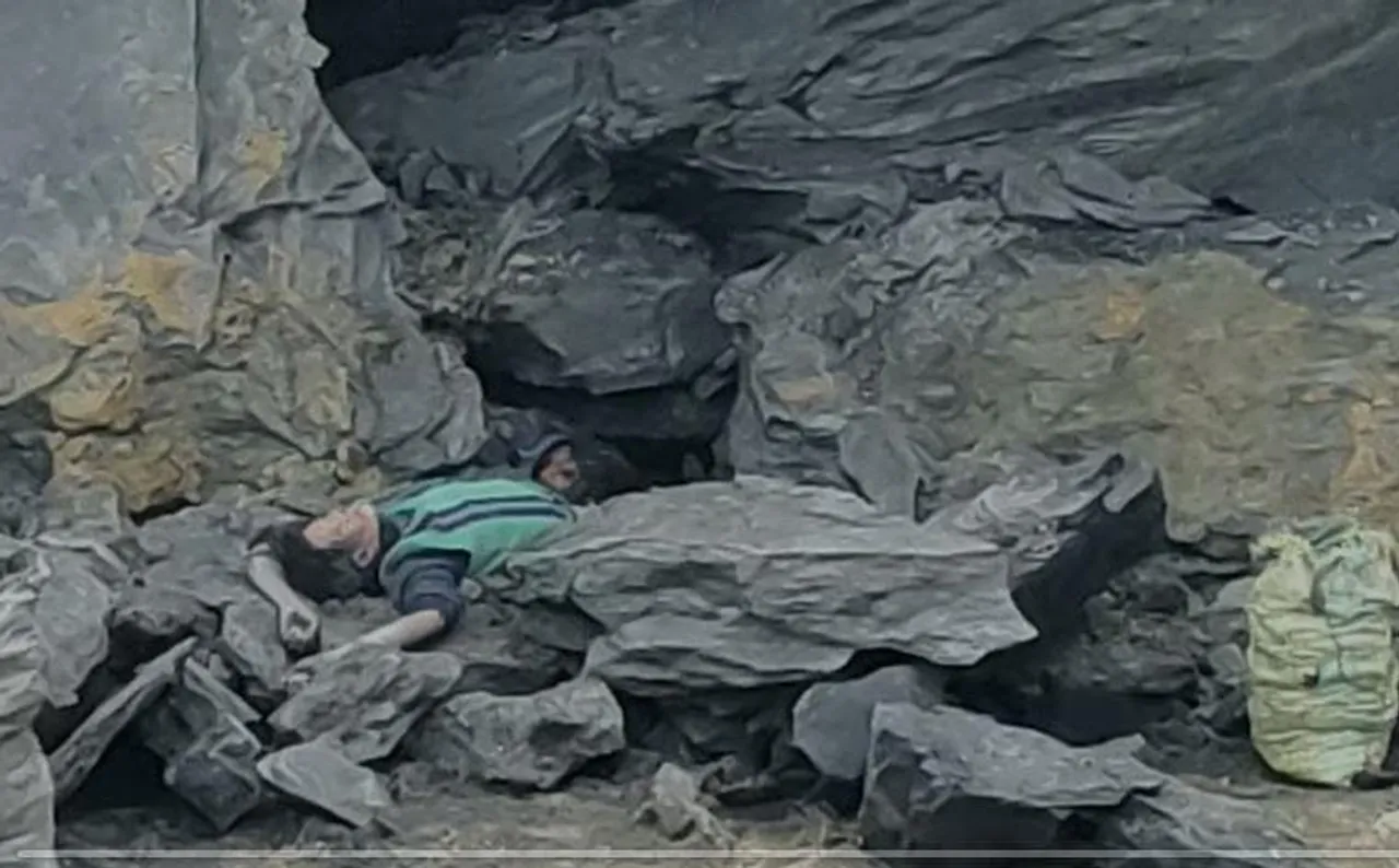 লাউদোহায় খোলামুখ খনি-তে কয়লা চাপা পড়ে মৃত চার