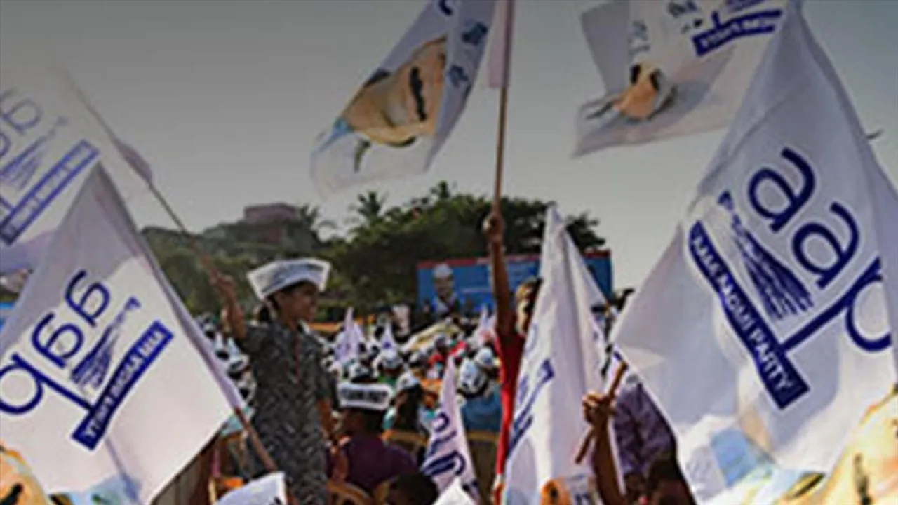 সুরাটে ১২টি আসনের মধ্যে ৭টিতে জয় আপের, সমীক্ষার কথা বললেন কেজরি