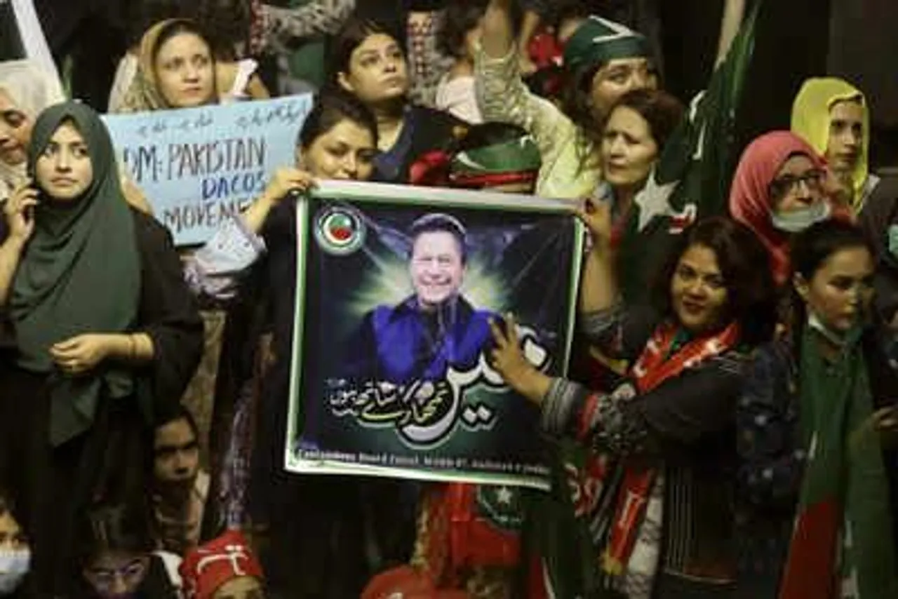 ইমরান খানের ক্ষমতাচ্যুতির বিরুদ্ধে দুবাইয়ে বিক্ষোভ