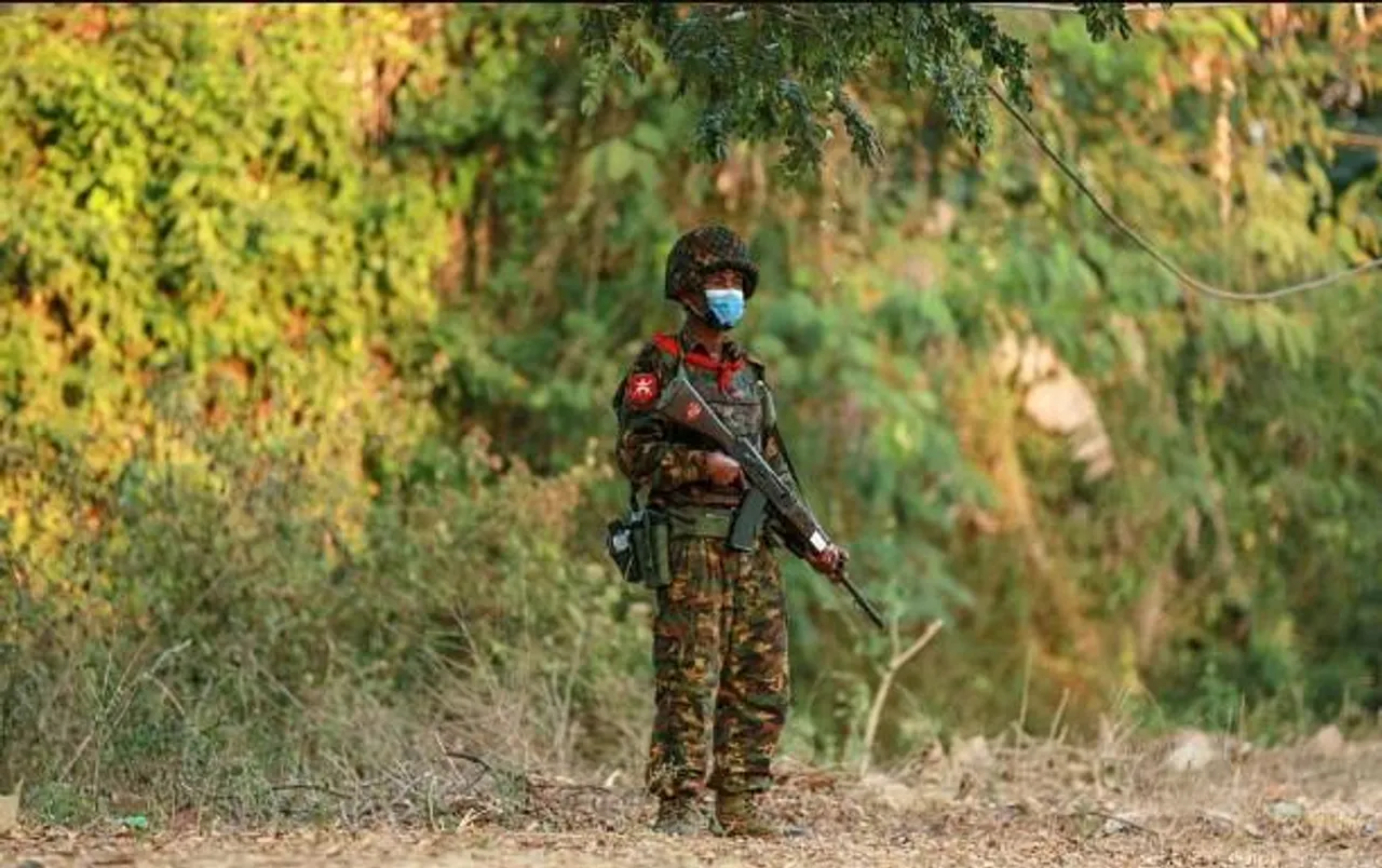 মিয়ানমারে সেনাবাহিনীর বোমা হামলায় নিহত ৭