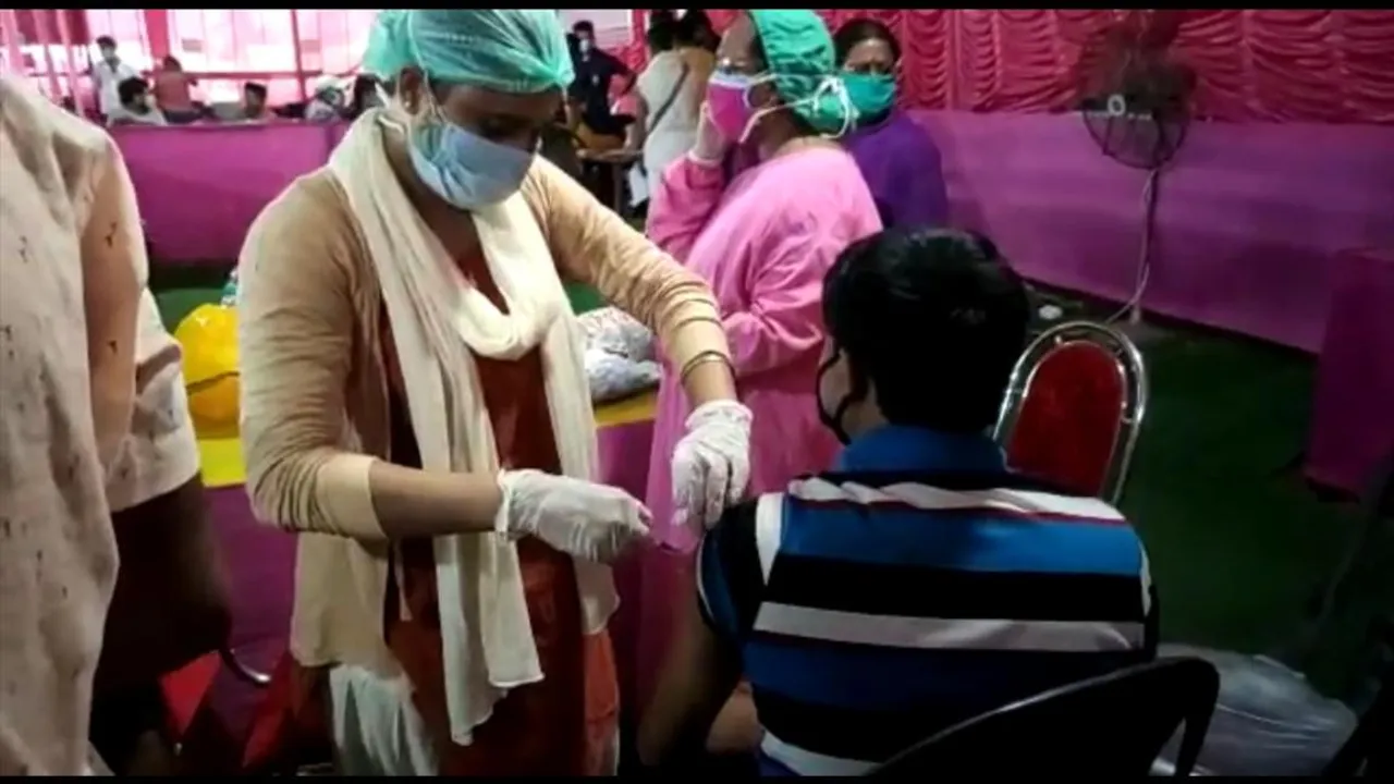 করোনা পরিস্থিতিতে মানবিক মুখ স্বর্ণশিল্পীর