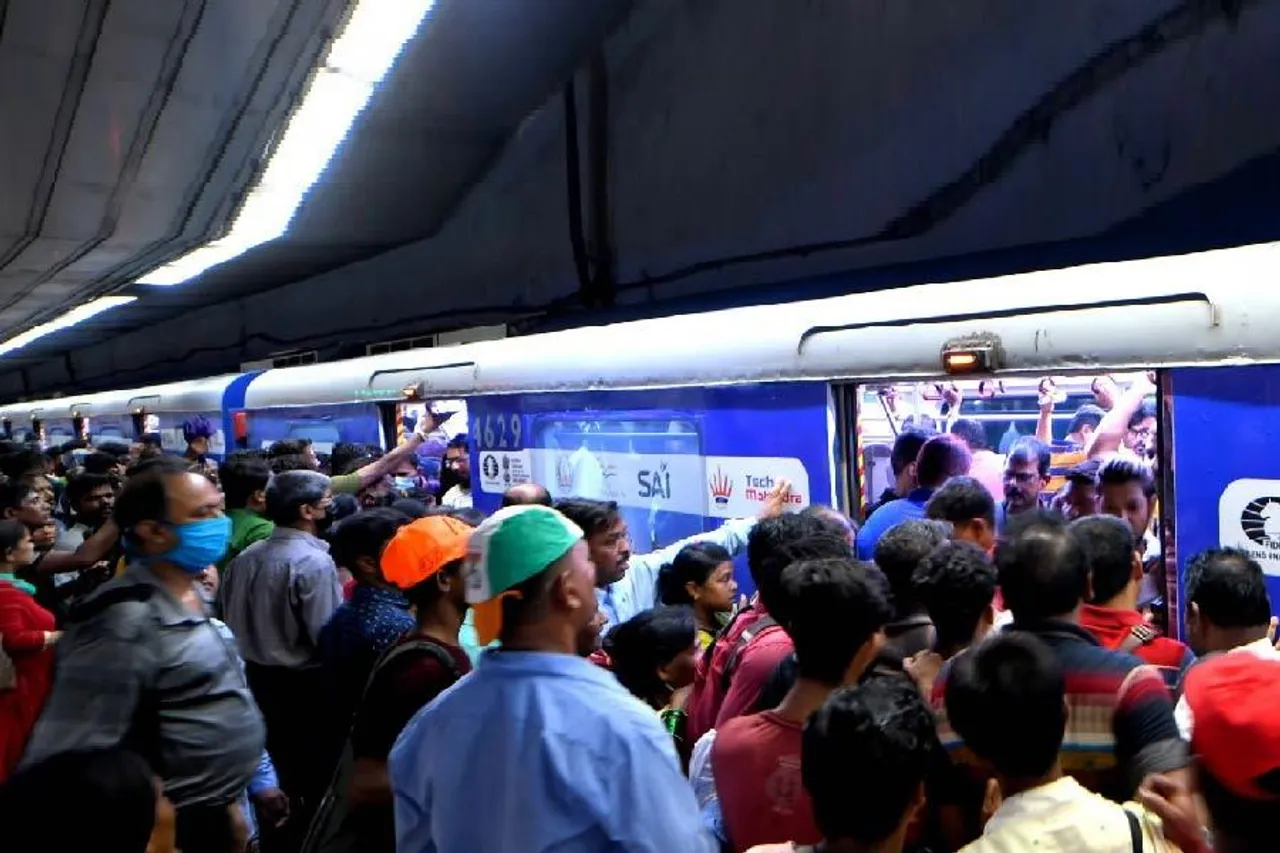 মেট্রোর এক দিনে আয়  ১ কোটির বেশি