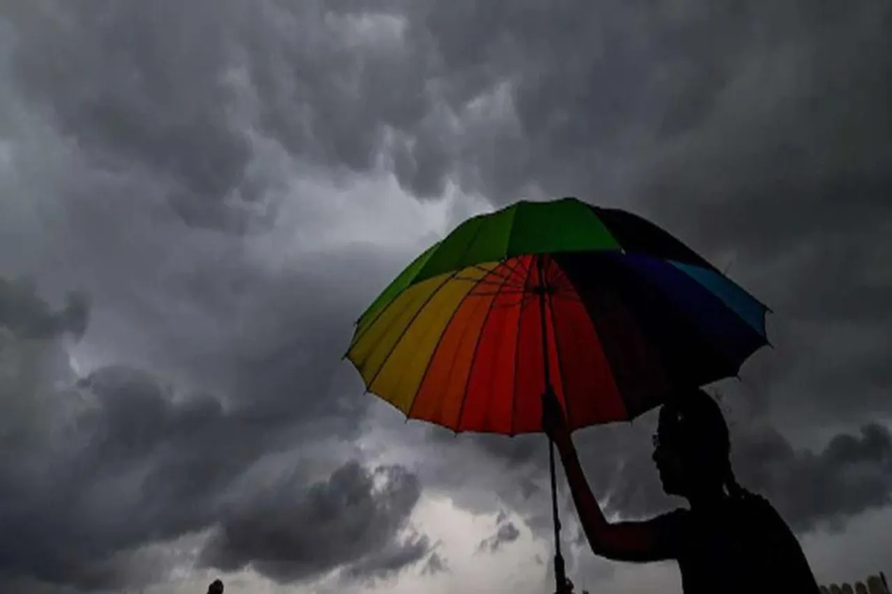 আগামী ৬ ঘণ্টায় ধেয়ে আসছে ব্যাপক ঝড়-বৃষ্টি