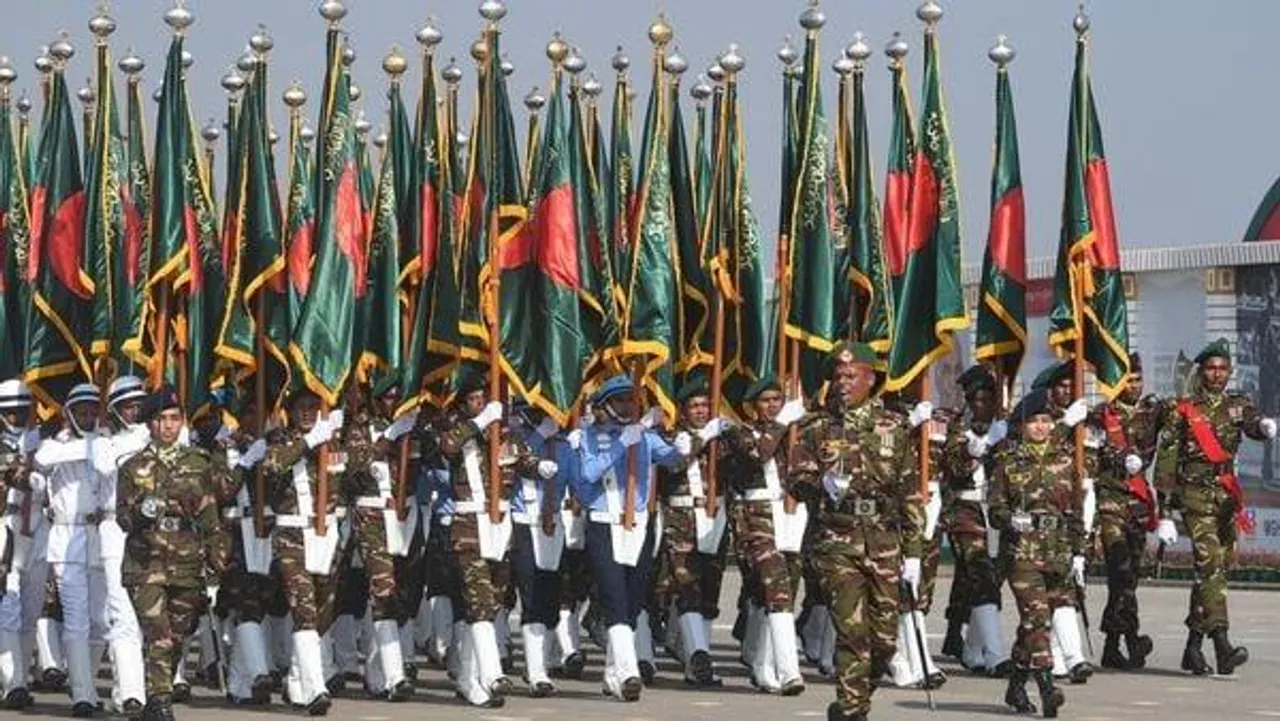 বিজয় দিবসের সুবর্ণজয়ন্তী বর্ষের কুচকাওয়াজে উদ্ভাসিত ঢাকা