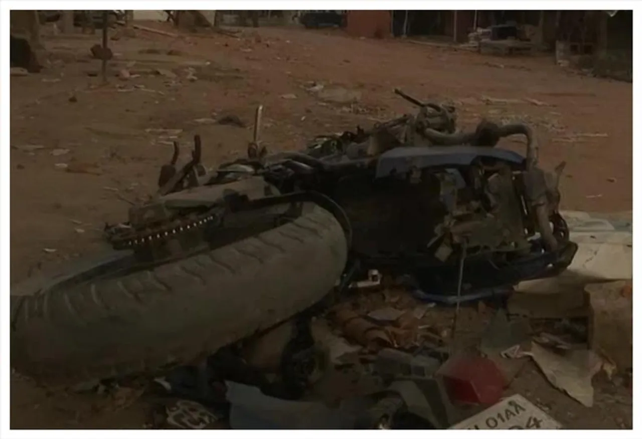 মসজিদের বাইরে শিবরাত্রির তোরণ দ্বার বসানোকে কেন্দ্র করে ধুন্ধুমার কাণ্ড