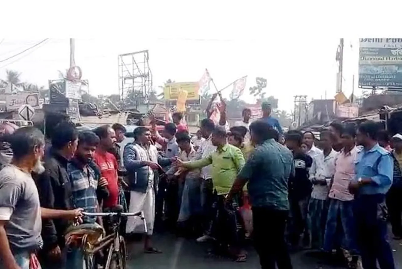 শুভেন্দুর সভার আগে অভিষেকের গড়ে পথ অবরোধ তৃণমূলের