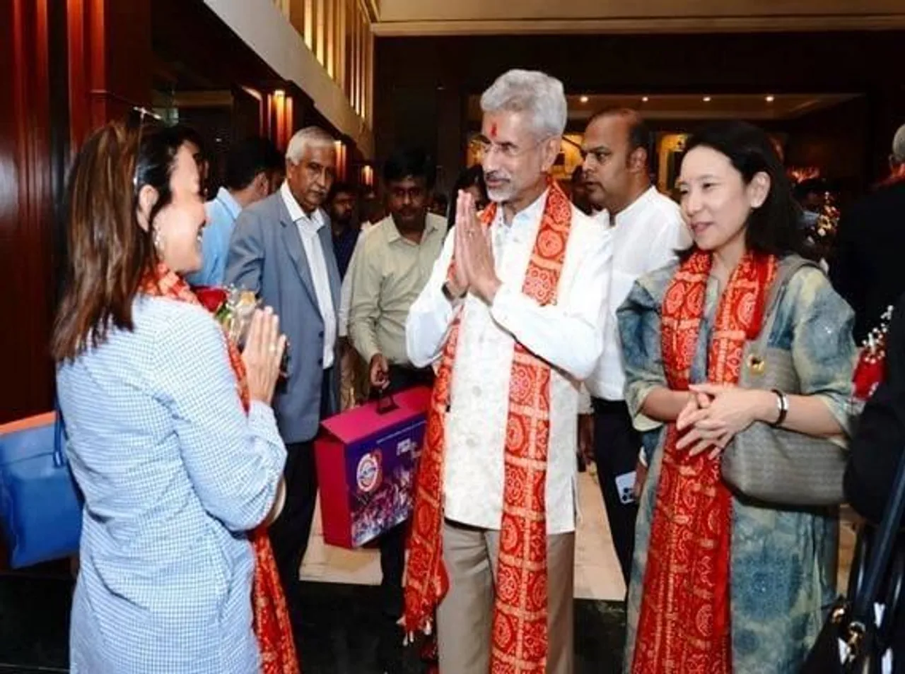 নবরাত্রি উদযাপনে বিদেশী দূতদের সঙ্গে জয়শঙ্কর